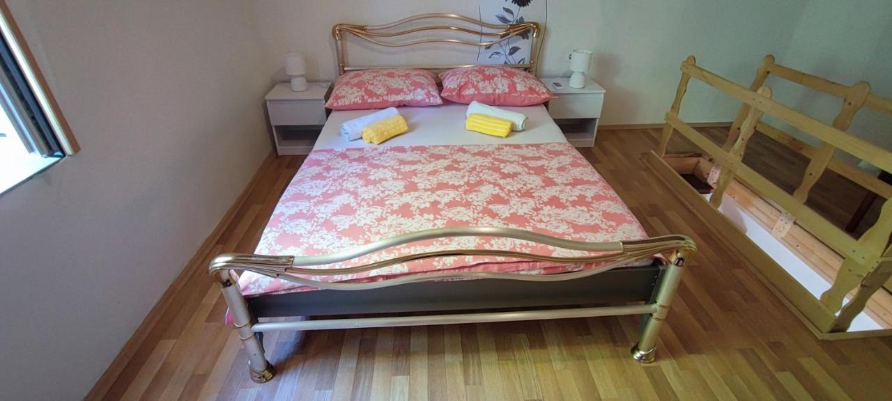 Studio Apartman Kastel Kambelovac Kaštela Buitenkant foto