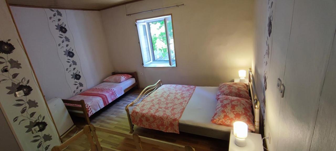 Studio Apartman Kastel Kambelovac Appartement Kaštela Buitenkant foto