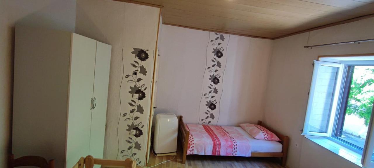 Studio Apartman Kastel Kambelovac Appartement Kaštela Buitenkant foto