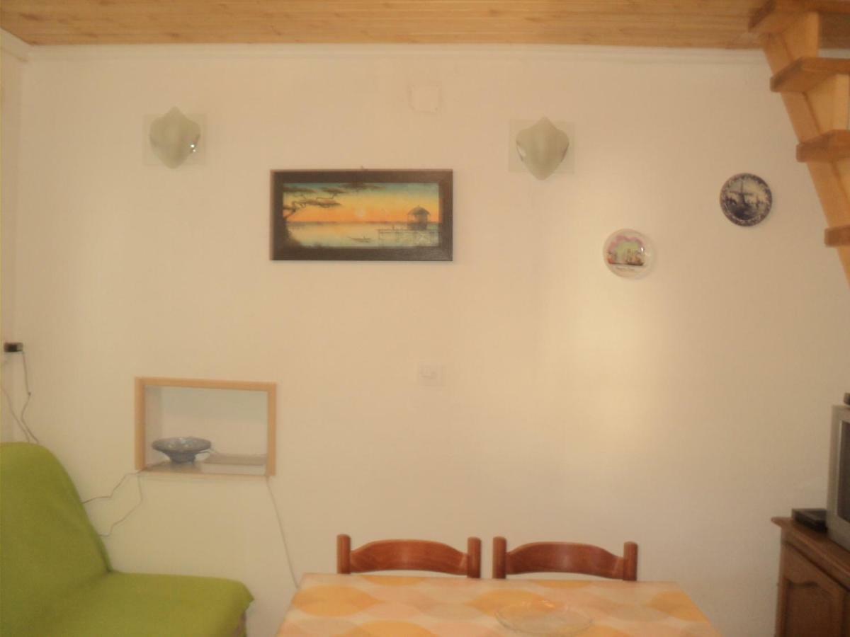 Studio Apartman Kastel Kambelovac Appartement Kaštela Buitenkant foto